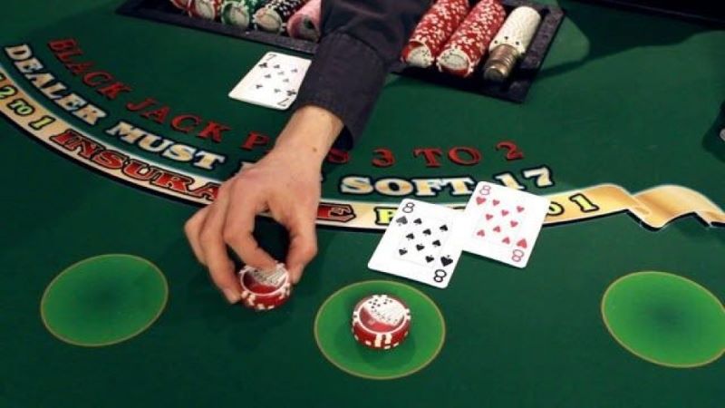 Blackjack được dùng loại bài Tây (French) 52 lá