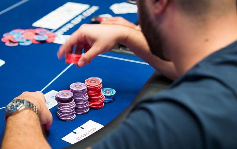 Có khi nào Donk-bet được coi là một chiến thuật Poker không?