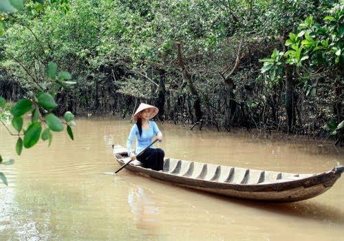 Nằm mơ thấy bơi xuồng nhỏ qua sông ngụ ý bạn đang có cuộc sống an yên – tự tại