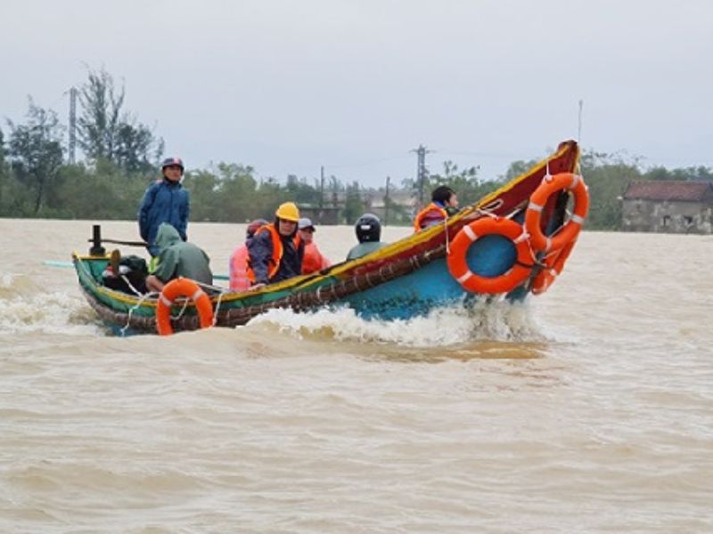 nằm mơ thấy nước lũ đánh đề con gì